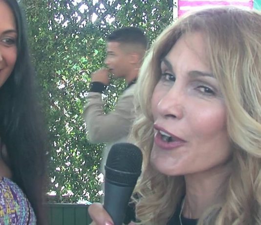 Flo Rida Opens Teen Choice Awards on Red Carpet