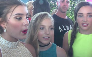 Dance Moms Cast with Margie Rey & Sophia Parker at Teen Choice Awards