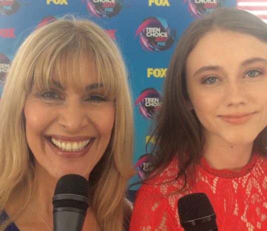 Leroy Sanchez Sings to Margie Rey backstage at The Teen Choice Awards